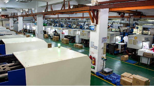 塑膠模具開模廠家生產(chǎn)過程中出現(xiàn)溢料怎么辦？