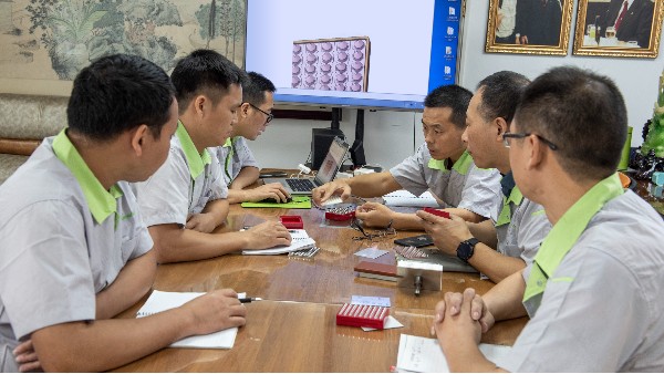 注塑模具廠鉗工自學設計難嗎？